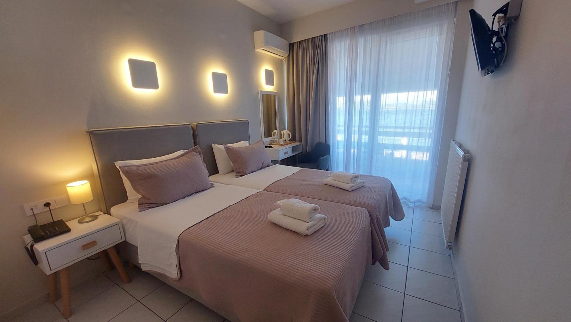 Otel Avra 2*